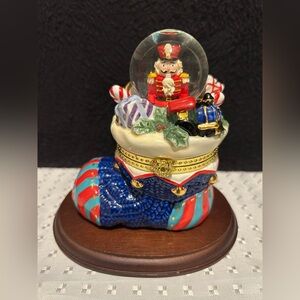 2004 Christopher Radko Regal Stocking Stuffer Hinged Box Christmas Snow Globe